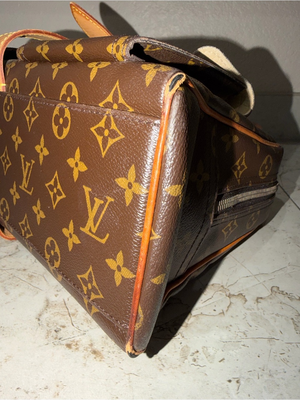 Authentic Louis Vuitton Manhattan GM - Picture 8 of 15